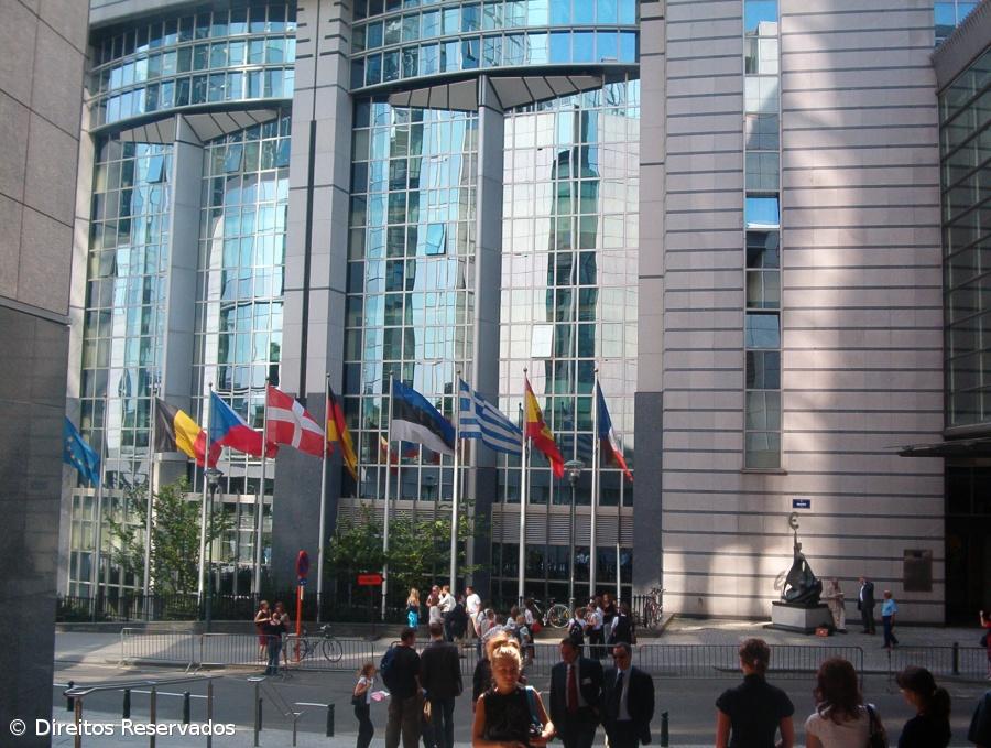 Bruxelas saúda medidas anunciadas por Lisboa – Imagem 1