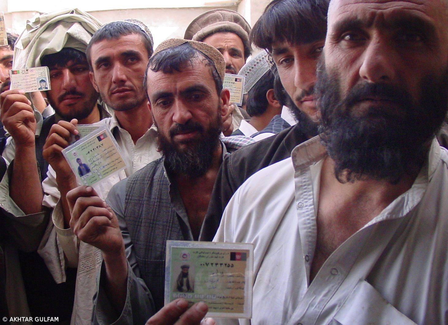 Pelo menos três mortos e 30 feridos em dia de eleições no Afeganistão – Imagem 1