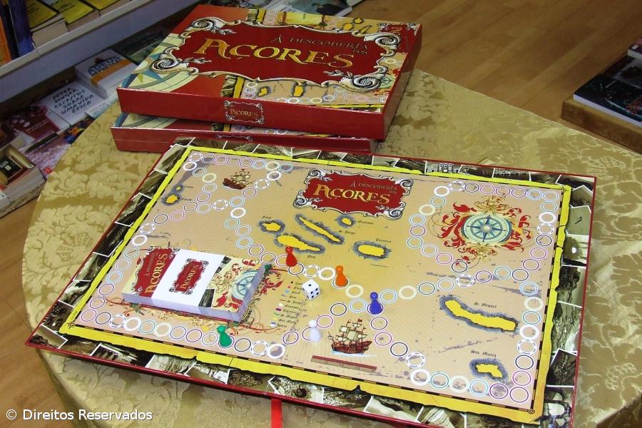 Jogo 'À Descoberta dos Açores' em edição bilingue – Imagem 1