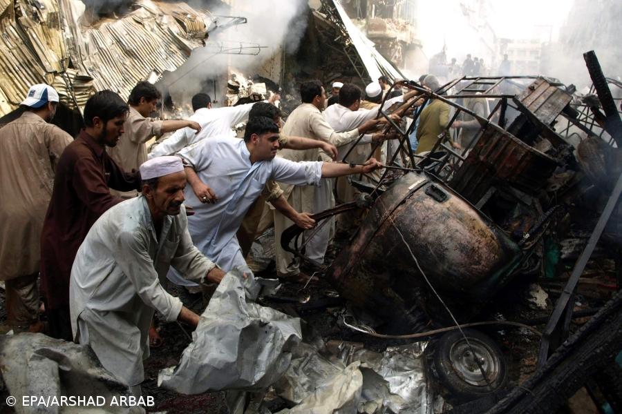  Pelo menos 92 mortos em atentado em Peshawar  – Imagem 1