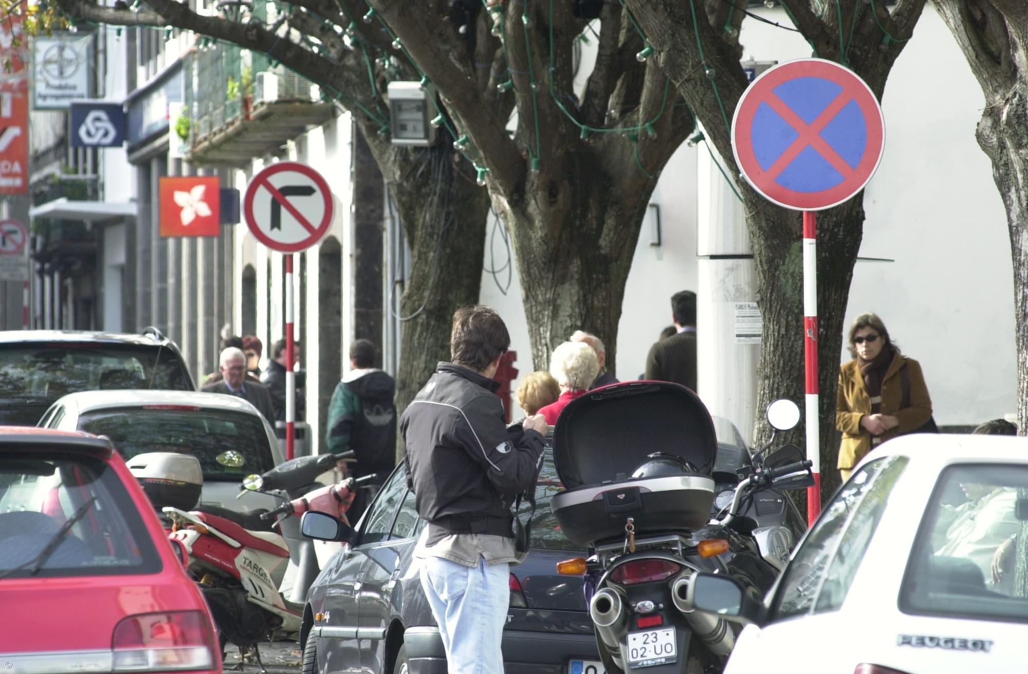 Instrutores de condução apontam perigos em Ponta Delgada – Imagem 1
