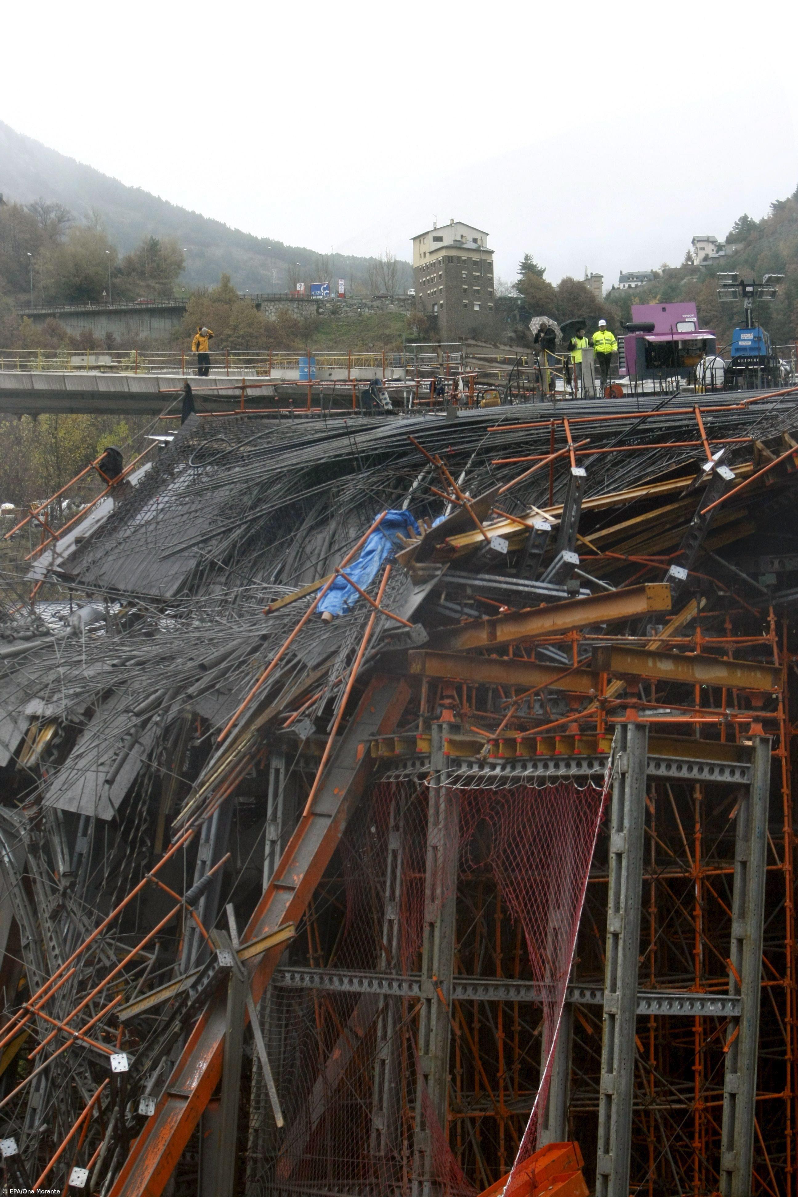 Resgatado com vida português sob os escombros do túnel que desabou em Andorra – Imagem 1
