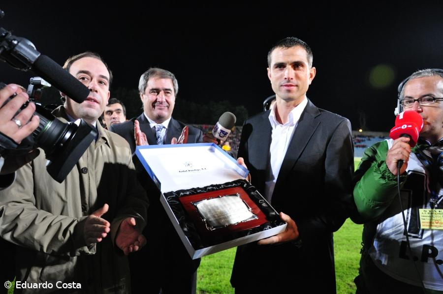 Pauleta comovido recebe sentida homenagem em São Miguel – Imagem 1