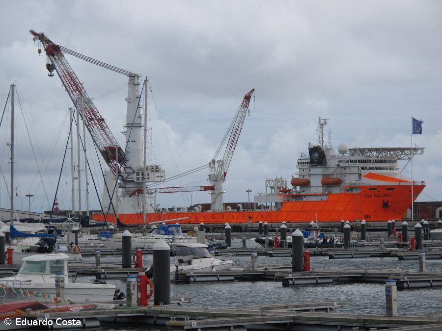 Maior navio grua do mundo atracou em Ponta Delgada  – Imagem 1