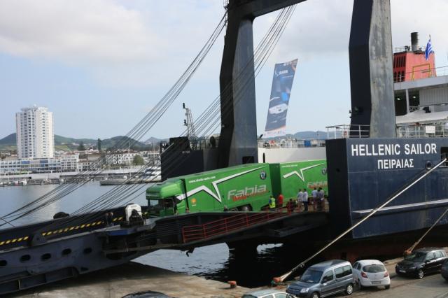 Ferry com as equipas do "SATA" chega domingo