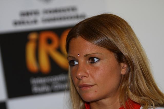 Burcu Çetinkaya conduz carro de segurança no SATA