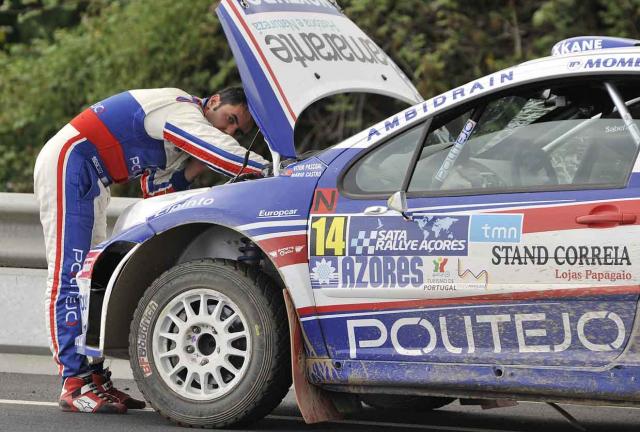 Vitor Pascoal parado na via rápida