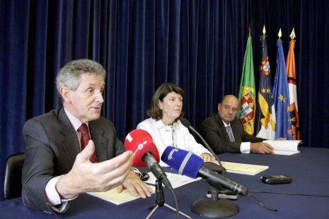 Mota Amaral de "alma e coração" com Berta Cabral, que promete15 mil empregos 