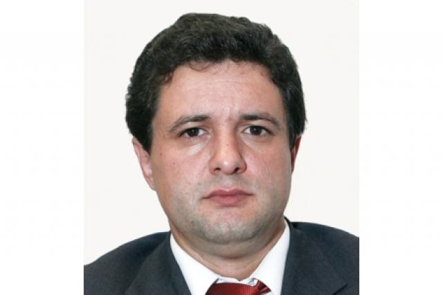 O desenvolvimento da Região Autónoma dos Açores numa perspectiva de médio prazo