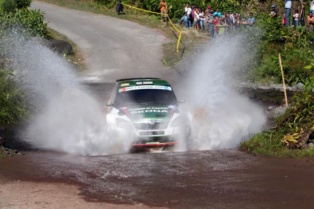 Juho Hanninen conduz equipa Skoda Motorsport ao pleno no pódio