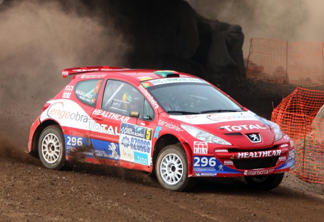 Sete desistências no 'SATA', Magalhães capota nas Feteiras