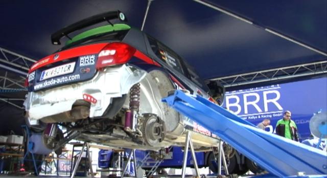 Azáfama no parque de assistências do rali