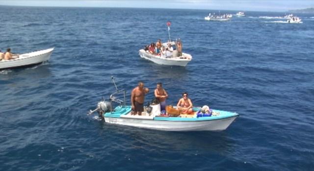 Centenas de barcos na final do Cliff Diving