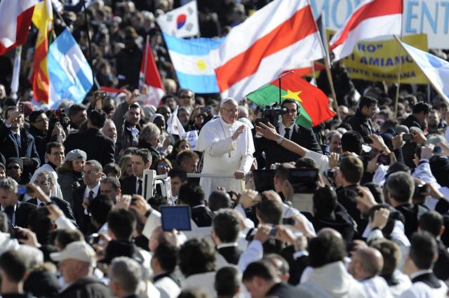 Papa mostra grande vontade de contactar com fiéis