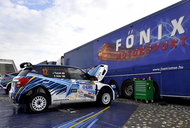José Vaz partilha fotos de carros no parque de assistência