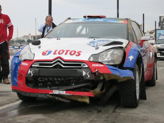 Kubica capotou nas Feteiras