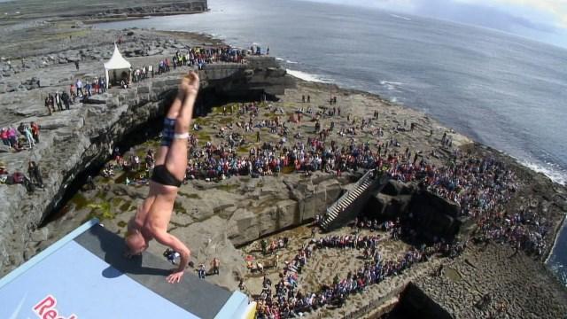 Gary Hunt defende título no Red Bull Cliff Diving