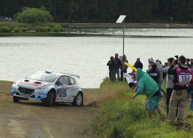 Breen abre o segundo dia a aumentar a vantagem para Kajetanowicz