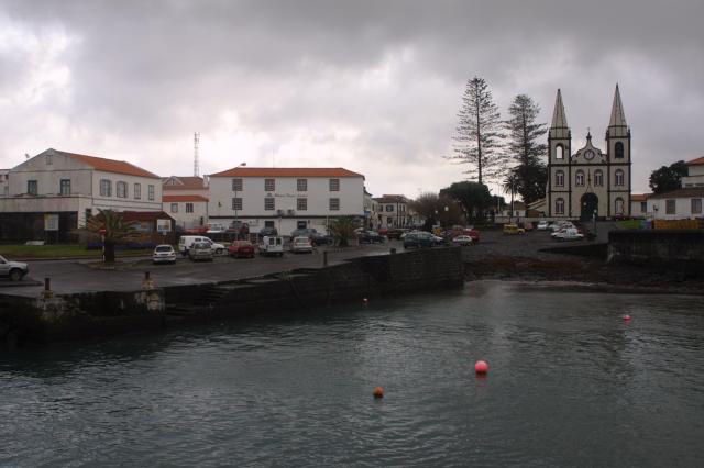 Madalena do Pico encerra vias rodoviárias junto à orla costeira