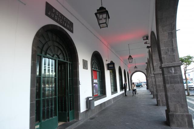 Padrasto detido por abusar sexualmente da enteada em São Miguel