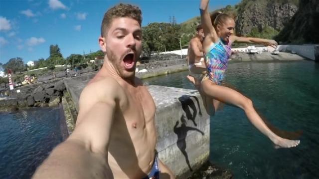 Atletas exploram potencialidades da Caloura para a prática do cliff diving (vídeo)