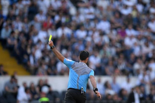 APAF pondera avançar com paragem total dos árbitros