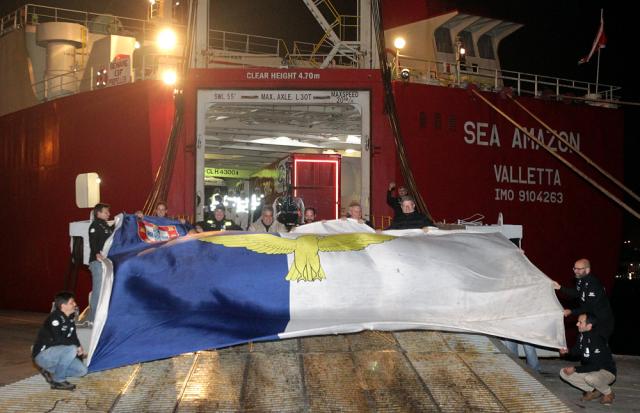 Desembarque noturno das viaturas do Azores Airlines Rallye 