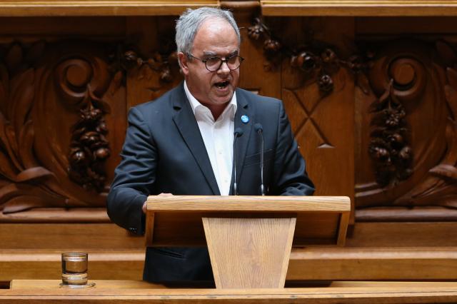 BE pede interdição do uso da Base das Lajes pelos EUA