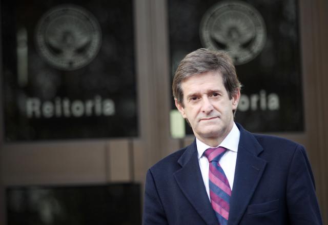 Universidade vai avançar com um plano de formação complementar