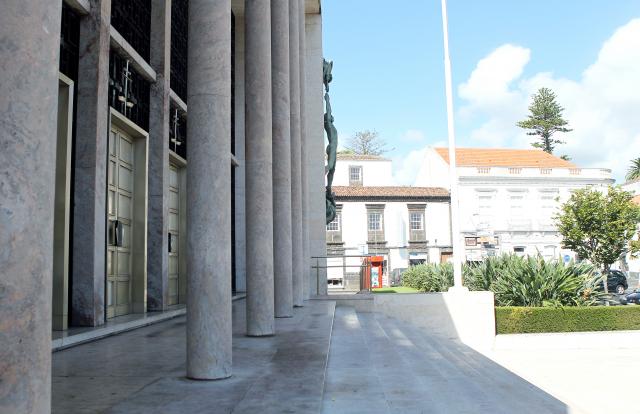 Pena suspensa para jurista condenada por tráfico de droga 