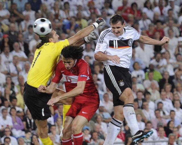 Alemanha bate Turquia e é a primeira finalista