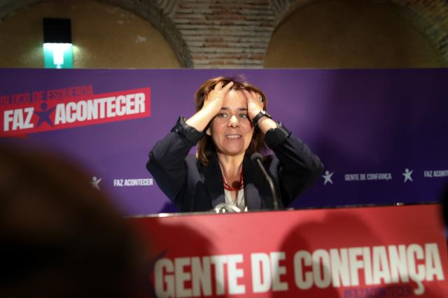 Catarina Martins disponível para negociar com PS solução para a legislatura ou “ano a ano”