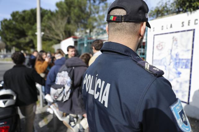 Nova operação da PSP nas escolas a partir de hoje contra a violência