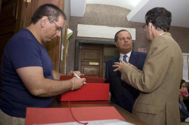 César critica autarcas do PSD/A candidatos às eleições