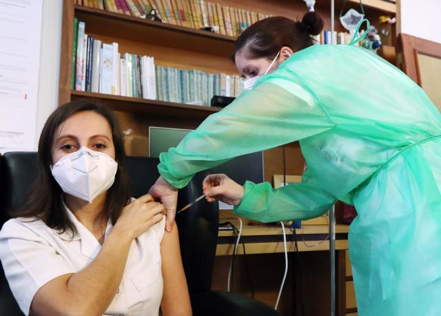 Vírus matou e abalou a vida dos açorianos mas também os tornou mais fortes e resilientes