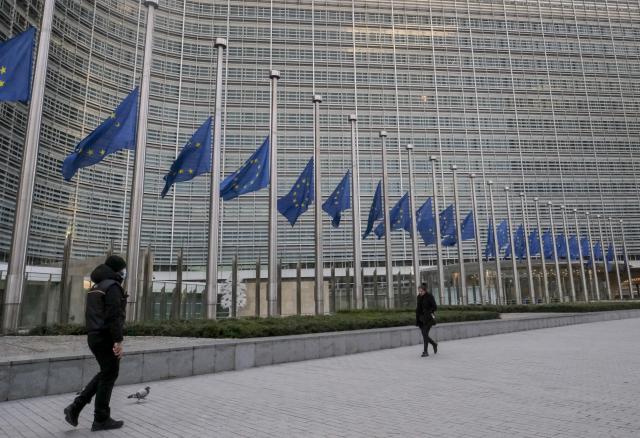 Partido Popular Europeu vence eleições com 46 lugares à frente de socialistas