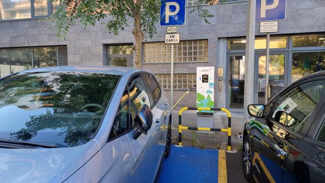 Quase um em cada cinco veículos ligeiros novos vendidos em 2025 é elétrico