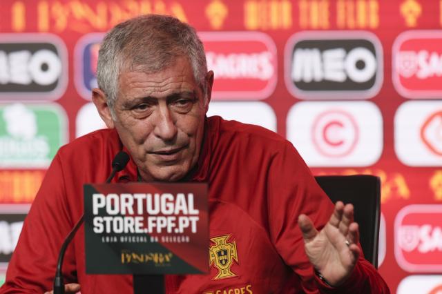 Fernando Santos admite "azia" de Ronaldo, mas nega eventual abandono