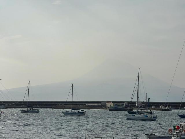 Resgatado tripulante de veleiro encalhado na ilha do Faial