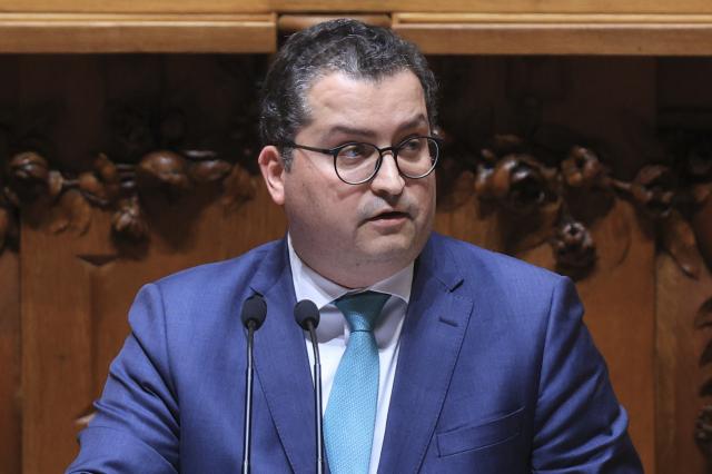 PSD força adiamento de votação para AR ouvir Sarmento sobre subsídio de mobilidade