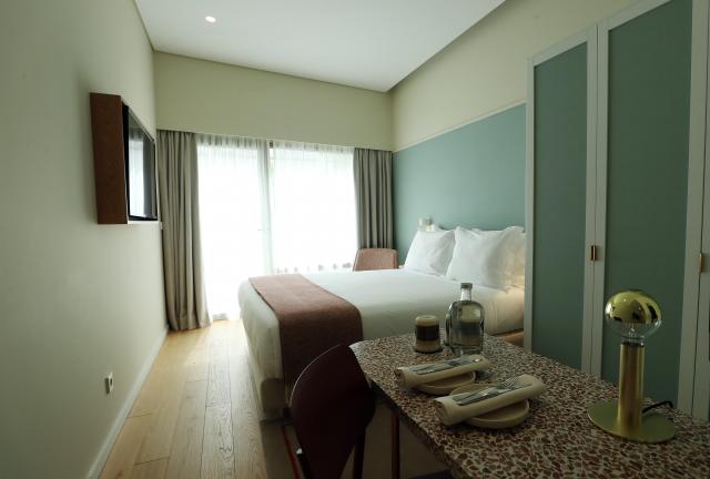 Dormidas voltam a baixar, com turismo nacional em queda