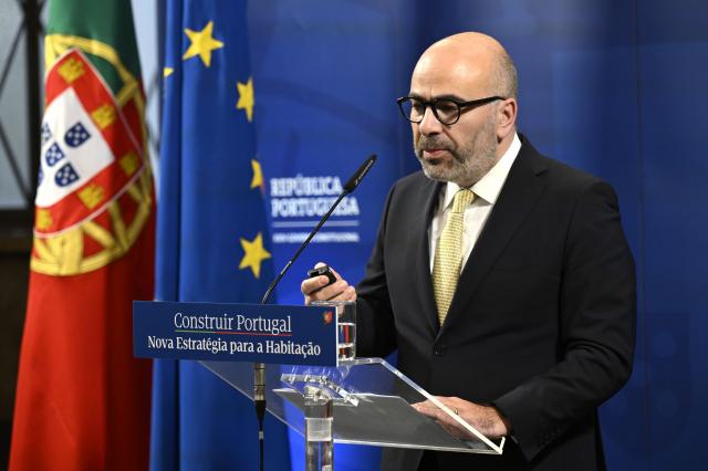 Governo rejeita ameaças da Ryanair e garante defesa do destino Açores