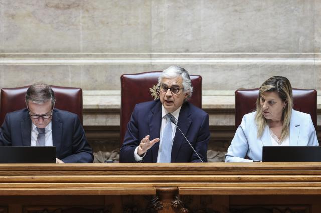 Aguiar-Branco solicita inquérito a Mariana Mortágua por gesto dirigido a Paulo Núncio