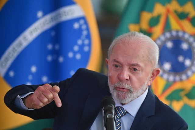 Lula anuncia que vai vetar lei que reduziria pena de prisão de Bolsonaro