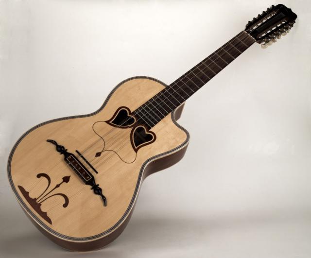 Viola da Terra: música feita a dois corações