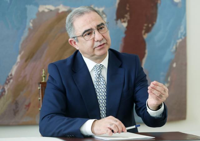 Bolieiro elogia humildade da República ao suspender até dia 31 alterações do subsídio de mobilidade