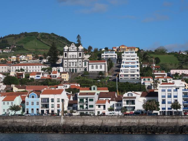 Câmara da Horta aposta na habitação, rede viária e nos apoios sociais em 2026