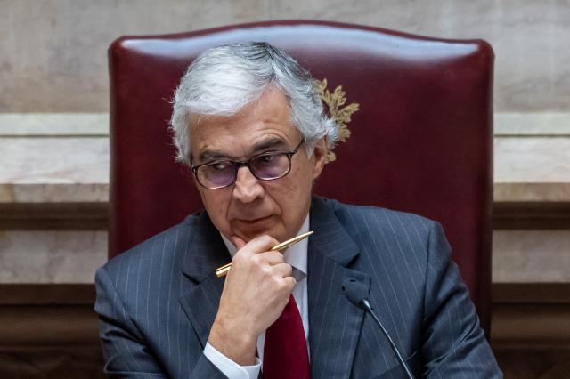 Aguiar-Branco pede urgência no investimento em cibersegurança e no combate à desinformação