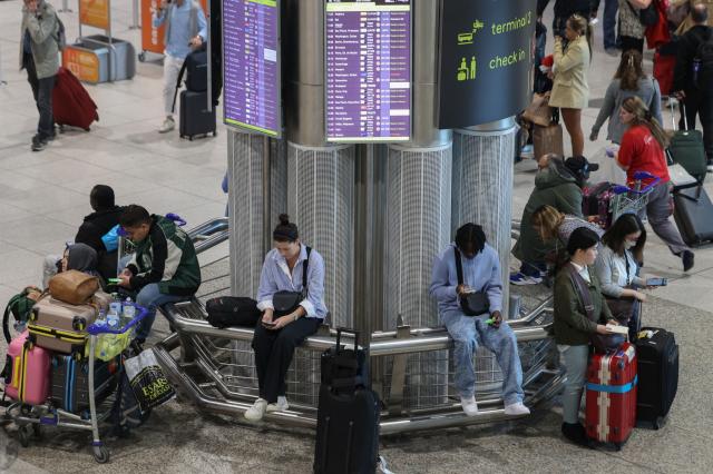 Problemas no Aeroporto de Lisboa serão resolvidos "a curtíssimo prazo" 