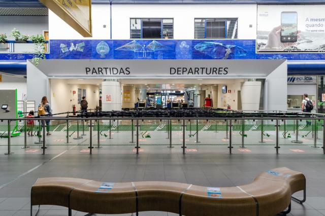 Número de passageiros desembarcados nos aeroportos volta a baixar em abril
